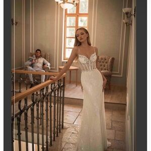 Pnina Tornai Ivory Lace Wedding Gown